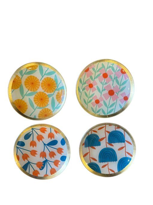 Assortiment de petites assiettes 